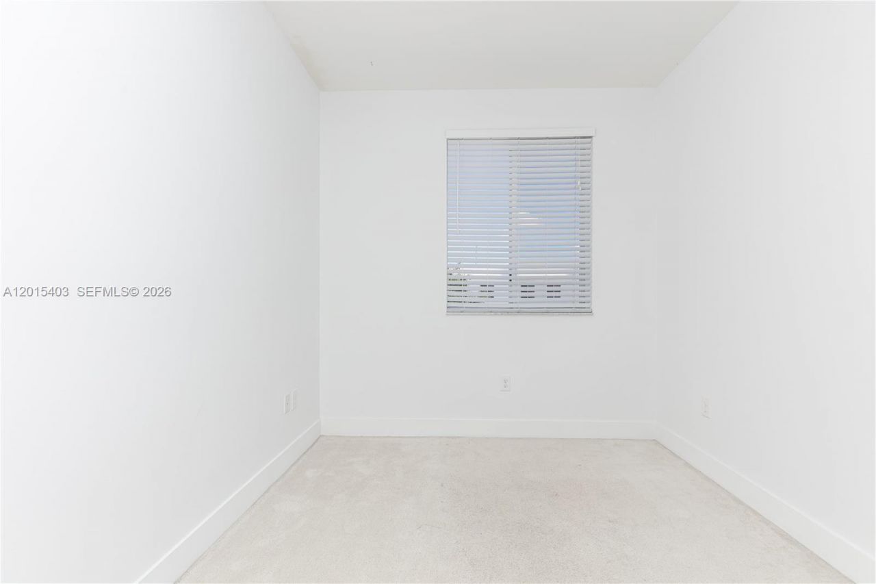 2610 NE 213th St , Unit 103, Miami, FL 33180 Photo