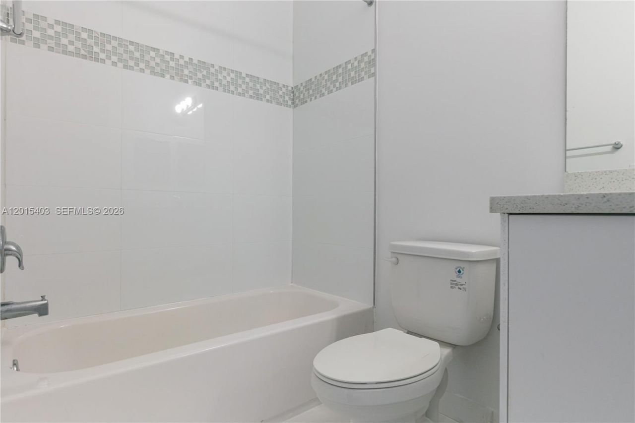 2610 NE 213th St , Unit 103, Miami, FL 33180 Photo