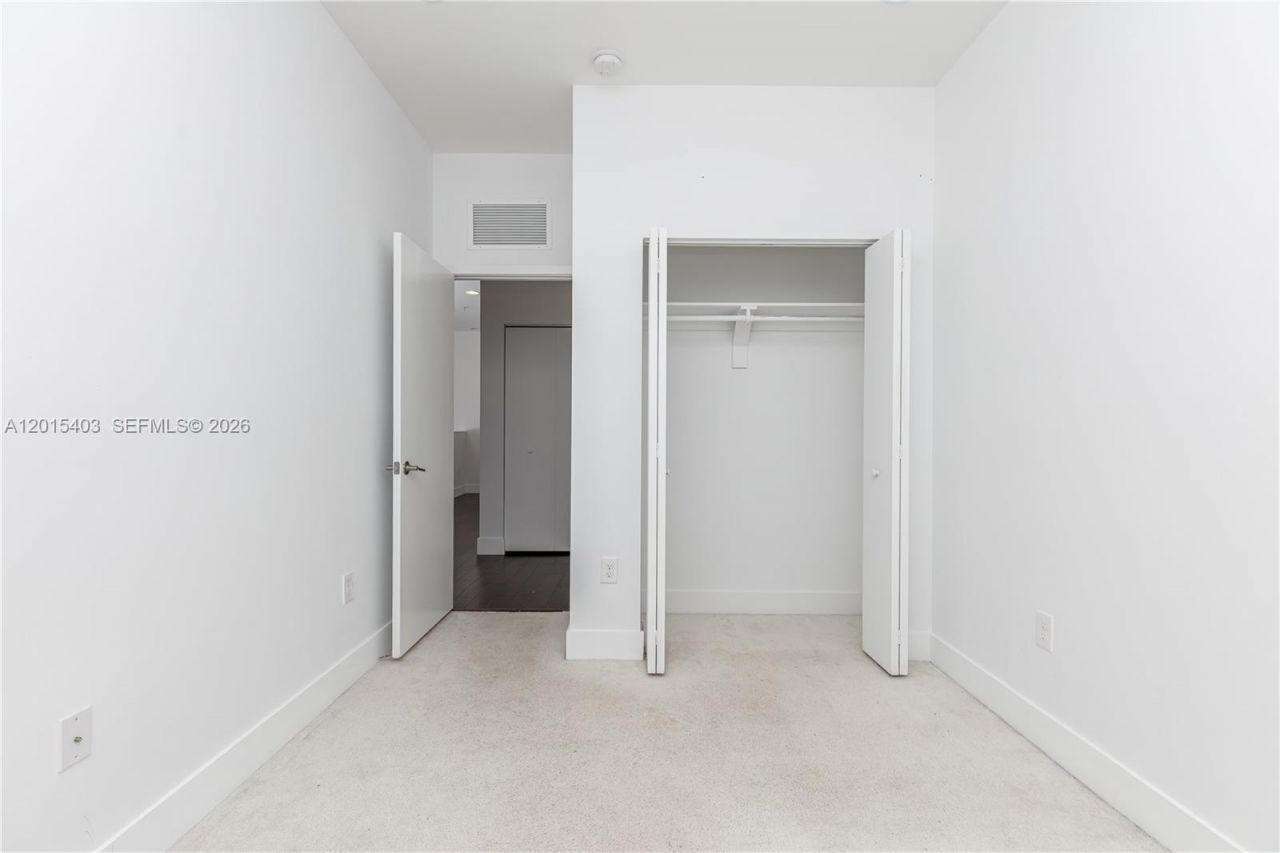 2610 NE 213th St , Unit 103, Miami, FL 33180 Photo