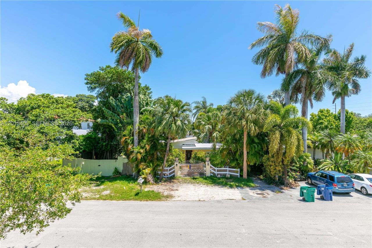 2610 NE 213th St , Unit 103, Miami, FL 33180 Photo