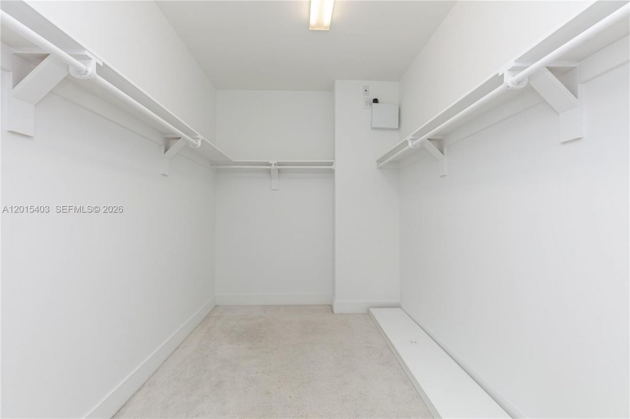 2610 NE 213th St , Unit 103, Miami, FL 33180 Photo