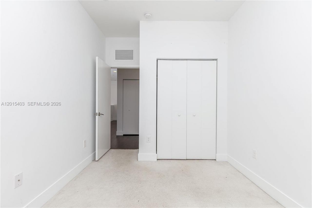 2610 NE 213th St , Unit 103, Miami, FL 33180 Photo