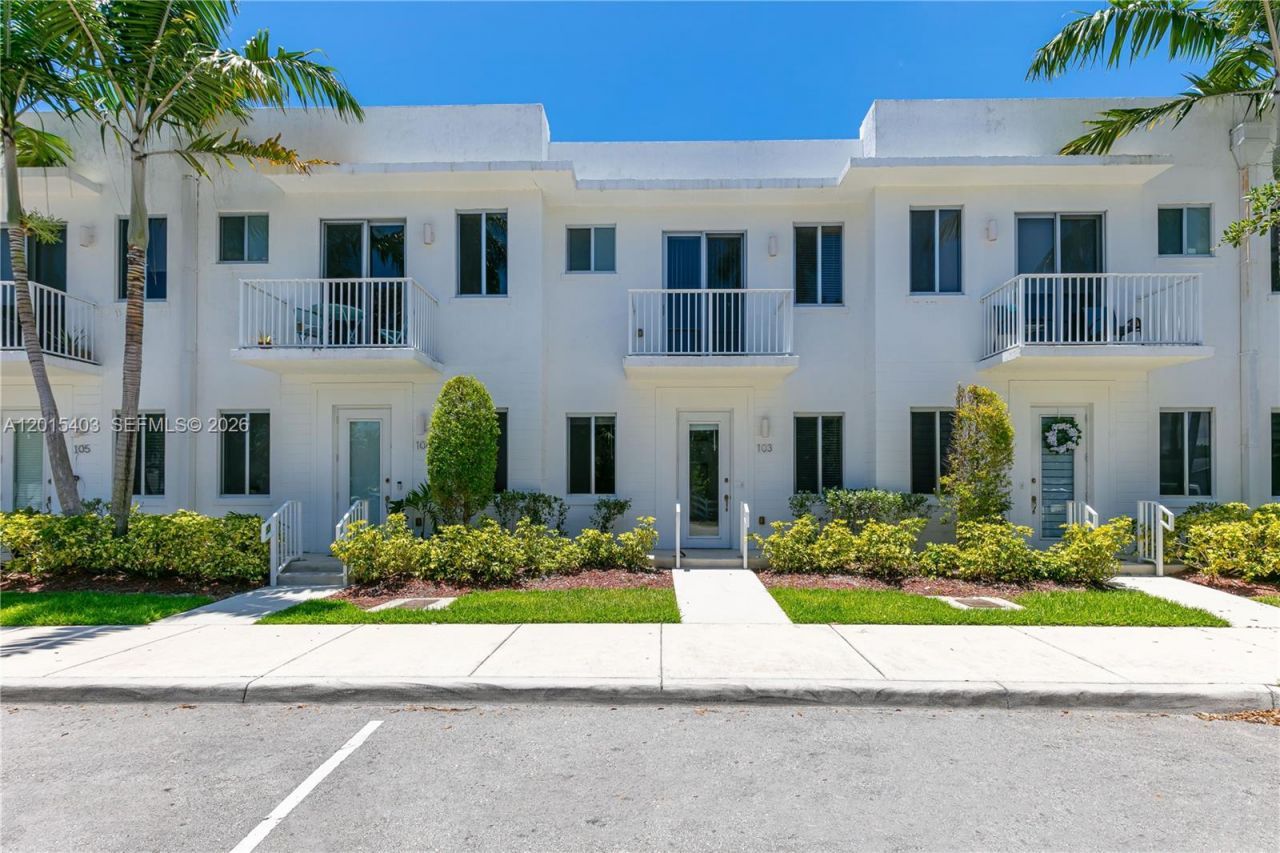2610 NE 213th St , Unit 103, Miami, FL 33180 Photo