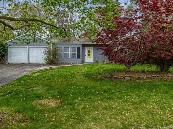 10 Calicotree Lane, Coram, NY 11727