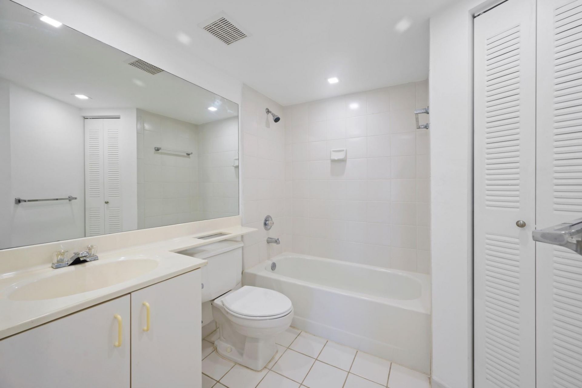 3300 NE 192nd Street, Unit 915, Aventura, FL 33180 Photo