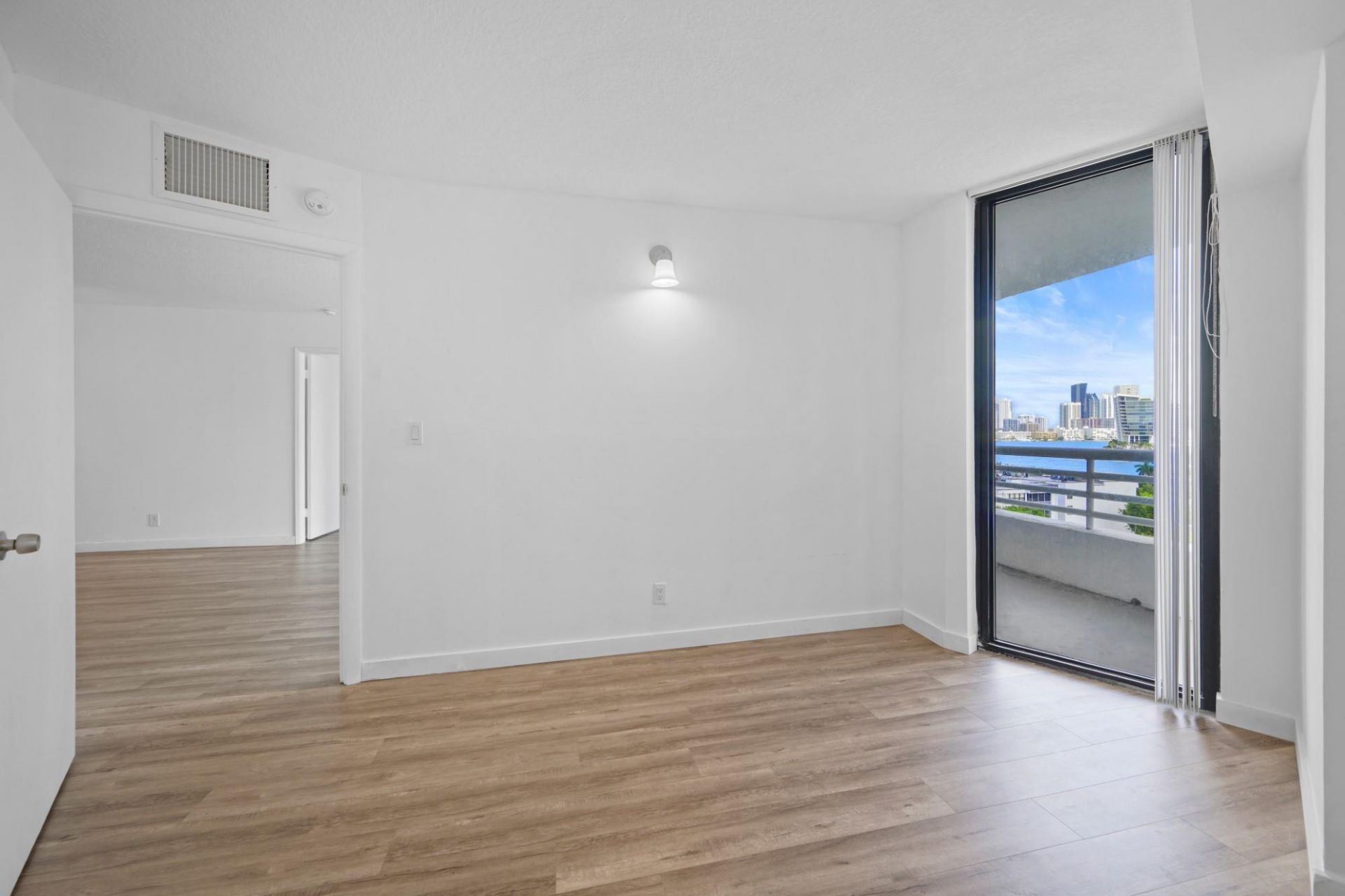 3300 NE 192nd Street, Unit 915, Aventura, FL 33180 Photo