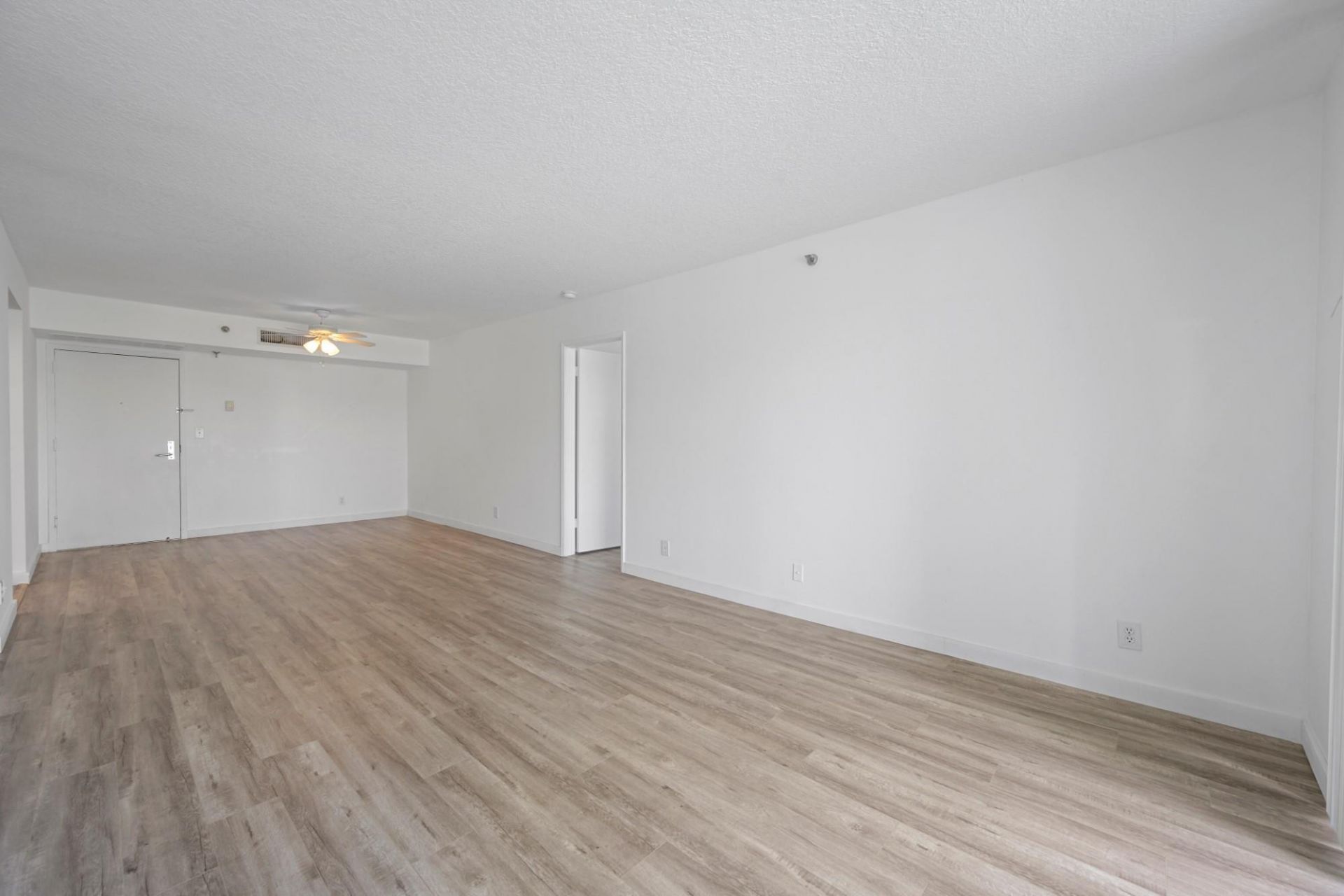 3300 NE 192nd Street, Unit 915, Aventura, FL 33180 Photo