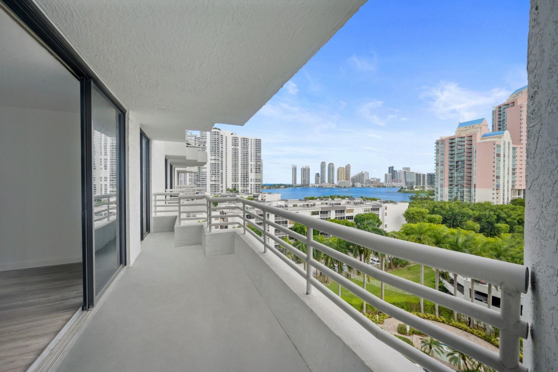 3300 NE 192nd Street, Unit 915, Aventura, FL 33180 Photo