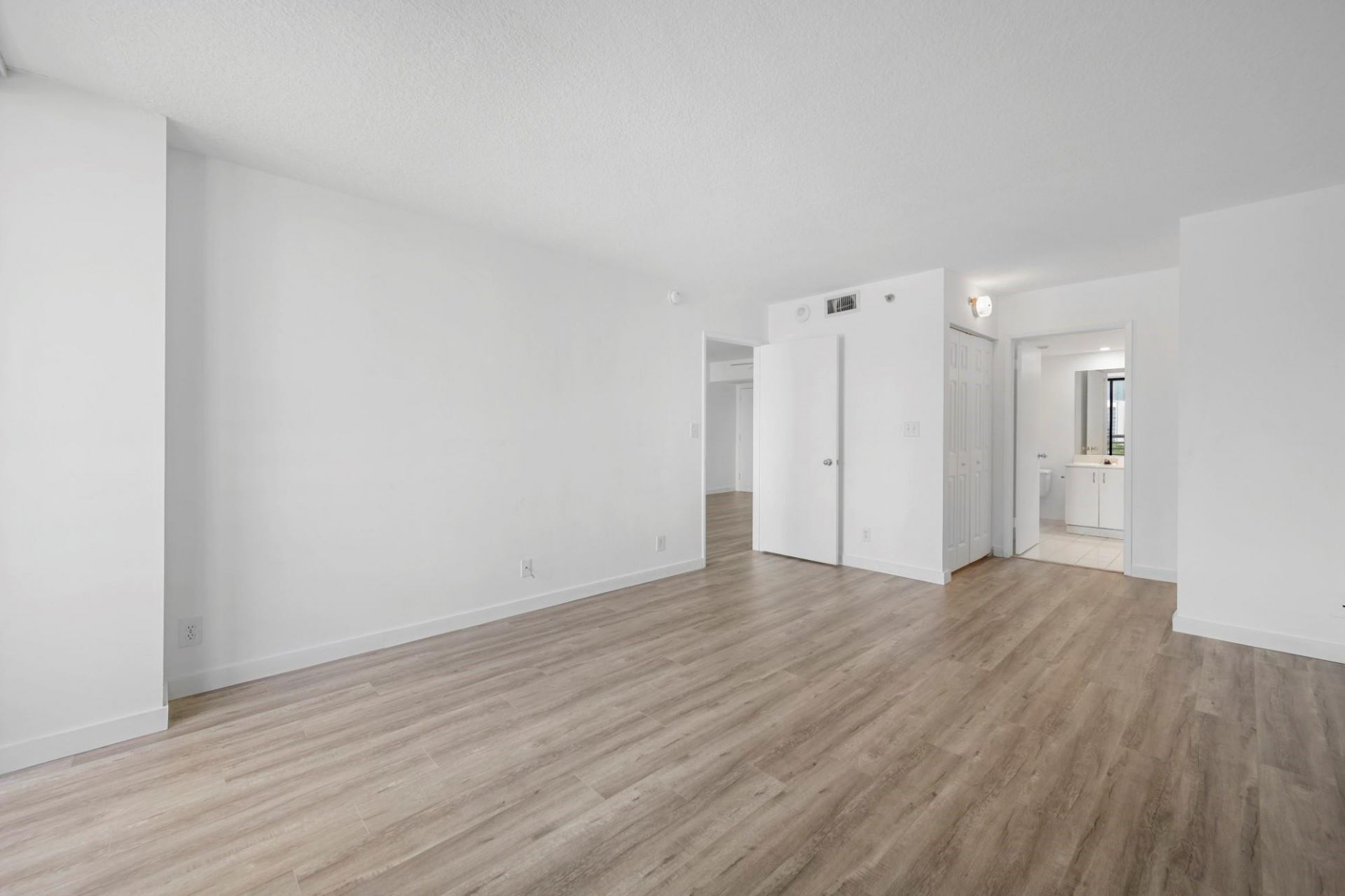 3300 NE 192nd Street, Unit 915, Aventura, FL 33180 Photo