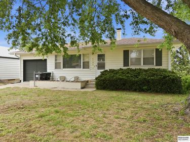 6102 Bancroft Street, Omaha, NE 68106