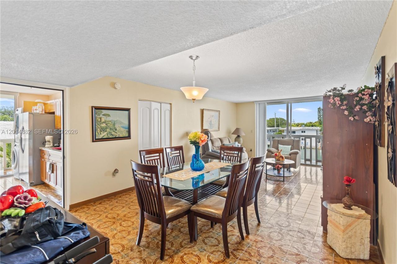 8530 Byron Ave, Unit 302, Miami Beach, FL 33141 Photo