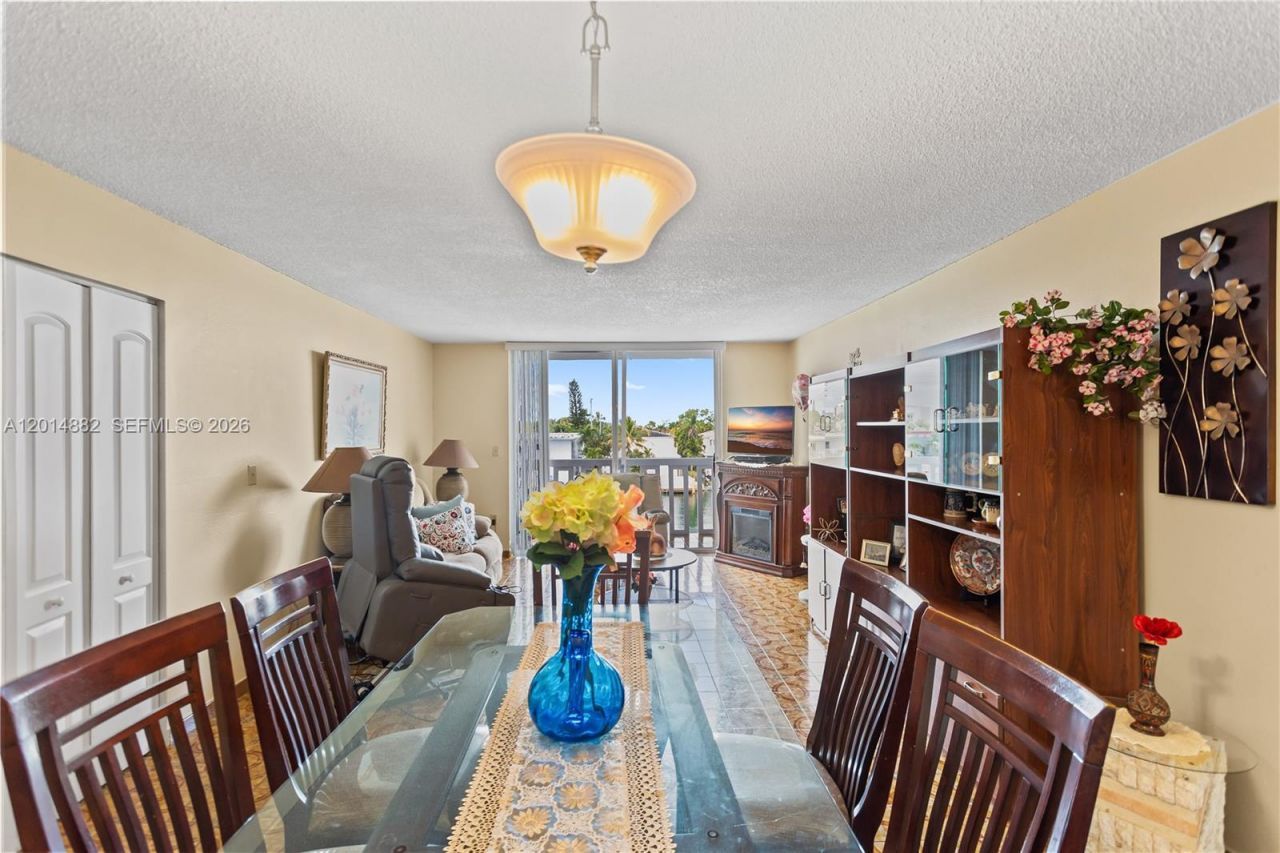 8530 Byron Ave, Unit 302, Miami Beach, FL 33141 Photo