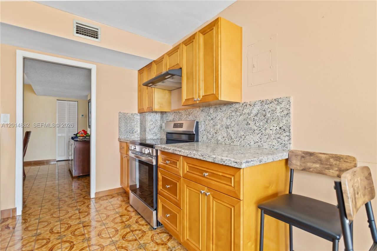 8530 Byron Ave, Unit 302, Miami Beach, FL 33141 Photo