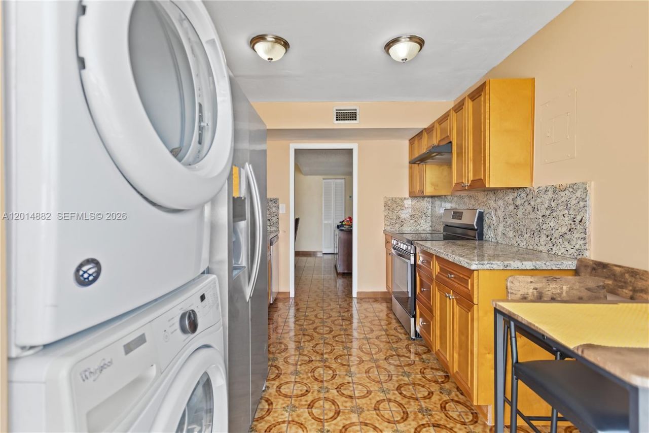 8530 Byron Ave, Unit 302, Miami Beach, FL 33141 Photo