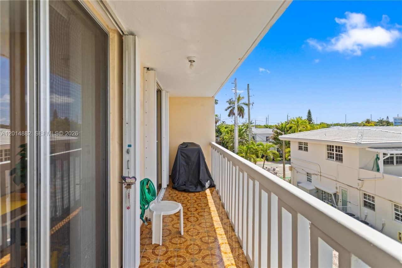 8530 Byron Ave, Unit 302, Miami Beach, FL 33141 Photo