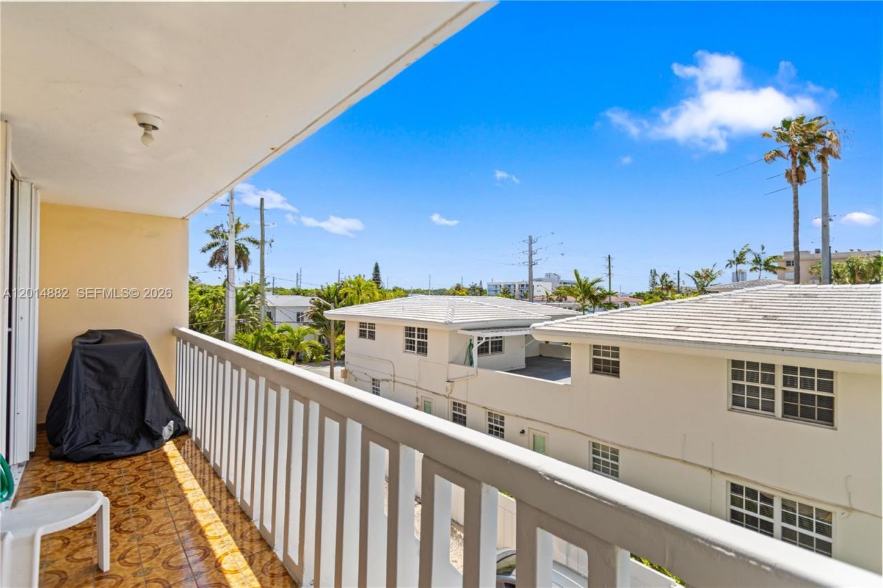 8530 Byron Ave, Unit 302, Miami Beach, FL 33141 Photo