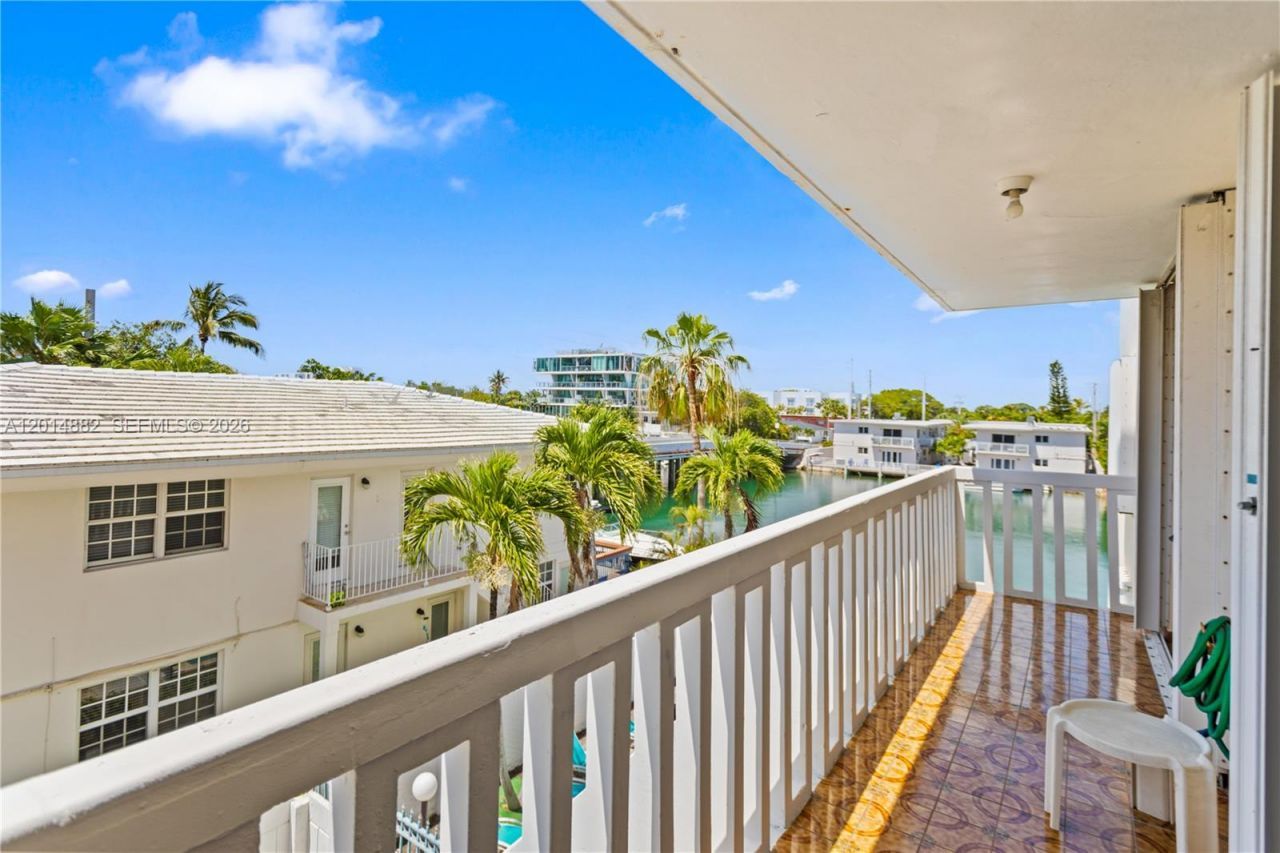 8530 Byron Ave, Unit 302, Miami Beach, FL 33141 Photo