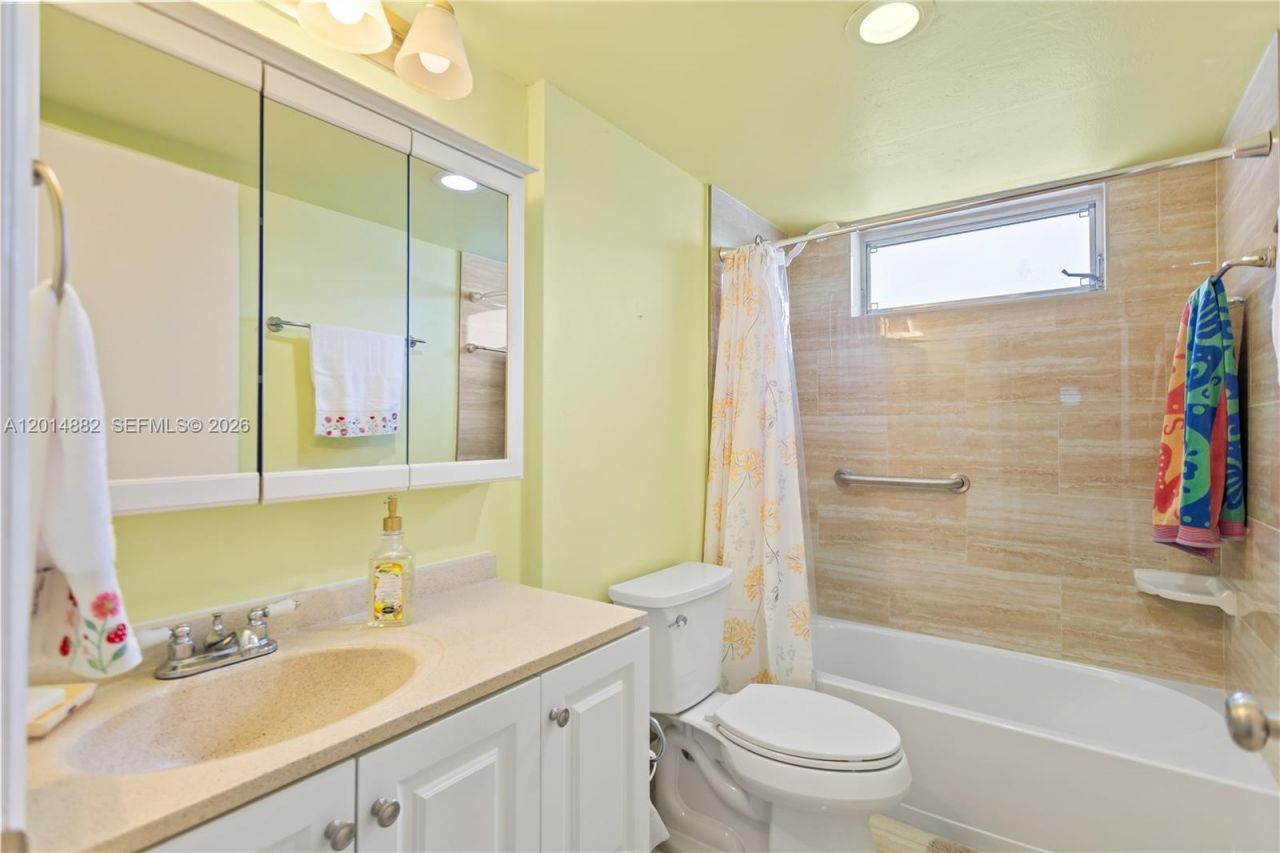 8530 Byron Ave, Unit 302, Miami Beach, FL 33141 Photo