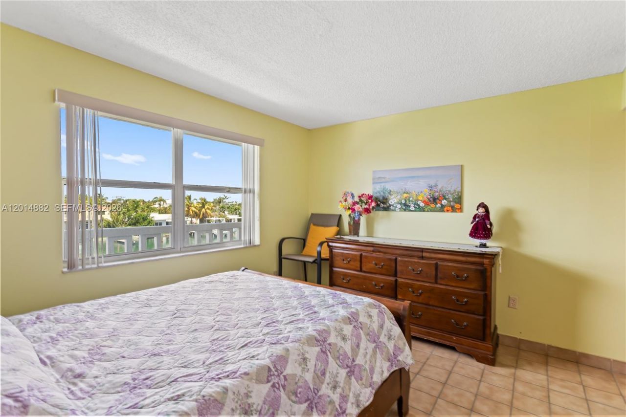 8530 Byron Ave, Unit 302, Miami Beach, FL 33141 Photo