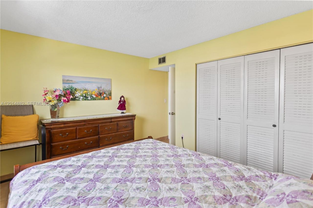 8530 Byron Ave, Unit 302, Miami Beach, FL 33141 Photo