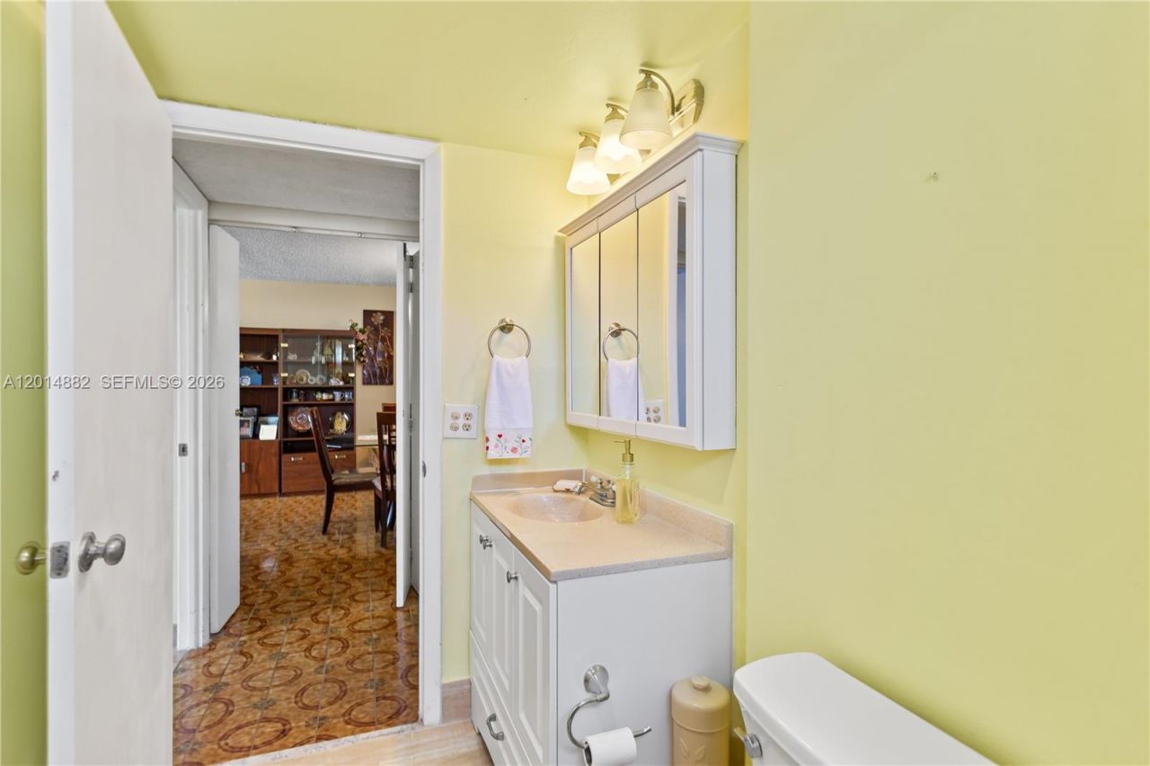 8530 Byron Ave, Unit 302, Miami Beach, FL 33141 Photo