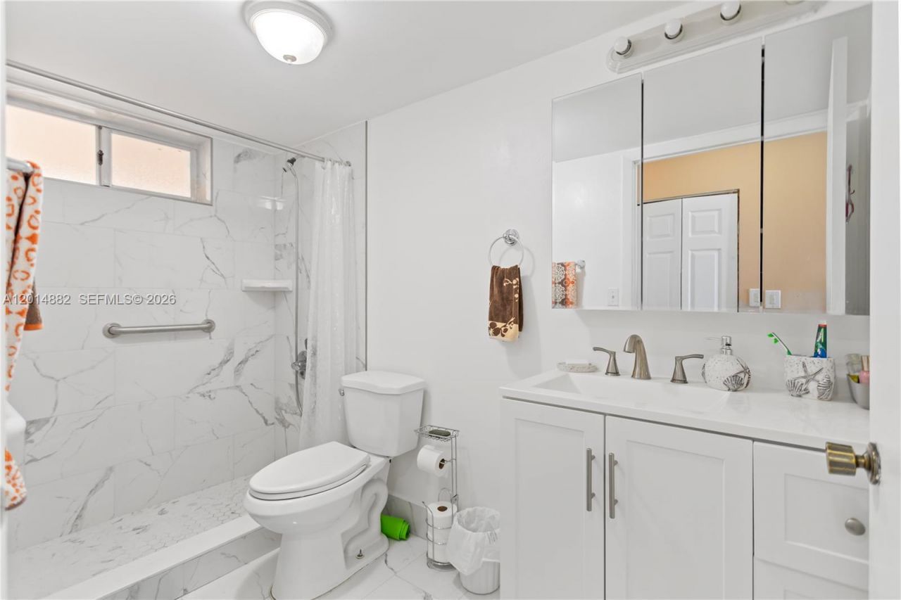8530 Byron Ave, Unit 302, Miami Beach, FL 33141 Photo