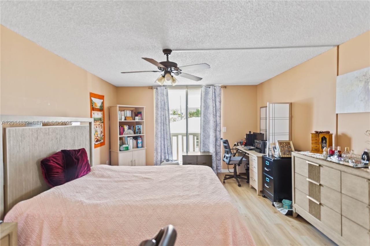 8530 Byron Ave, Unit 302, Miami Beach, FL 33141 Photo