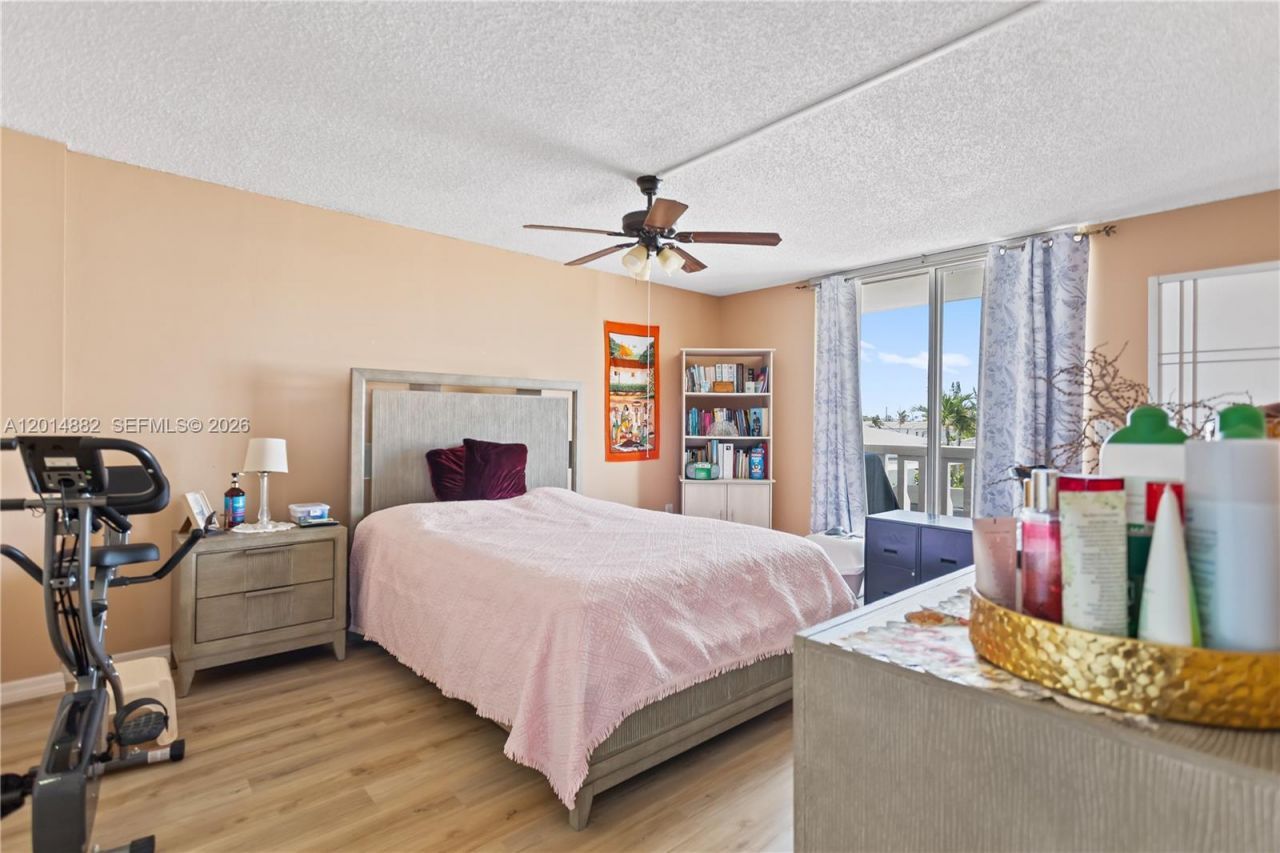 8530 Byron Ave, Unit 302, Miami Beach, FL 33141 Photo