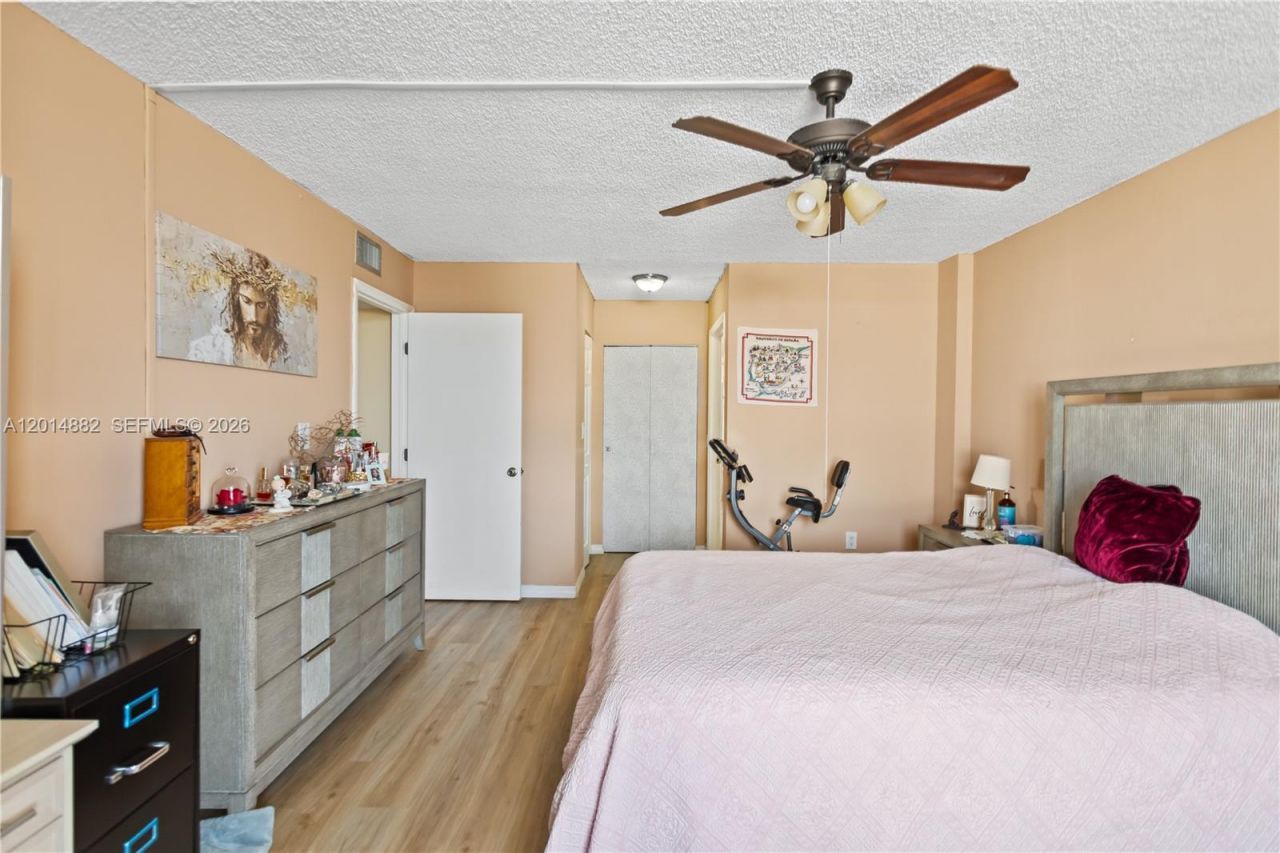 8530 Byron Ave, Unit 302, Miami Beach, FL 33141 Photo