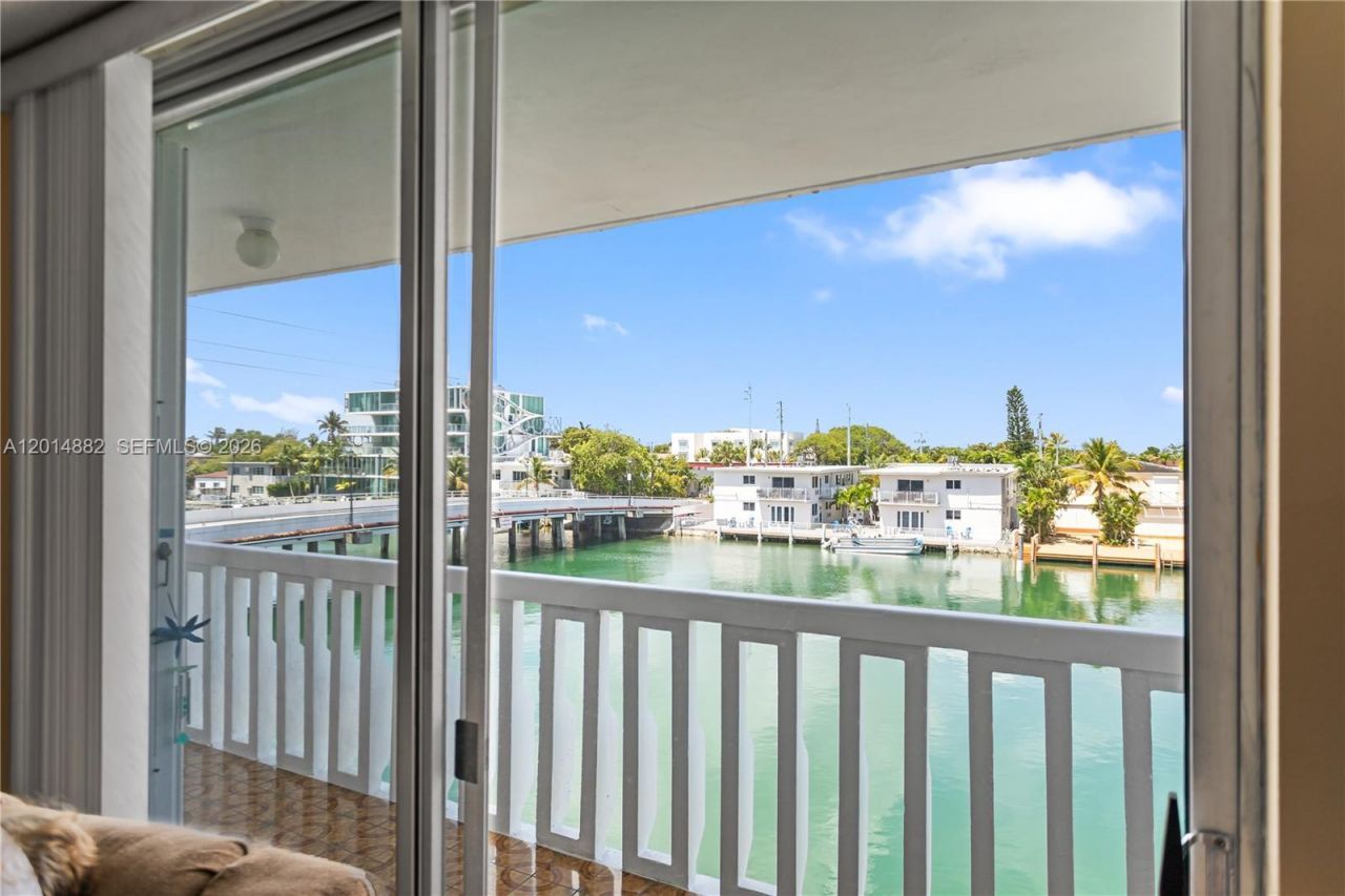 8530 Byron Ave, Unit 302, Miami Beach, FL 33141 Photo