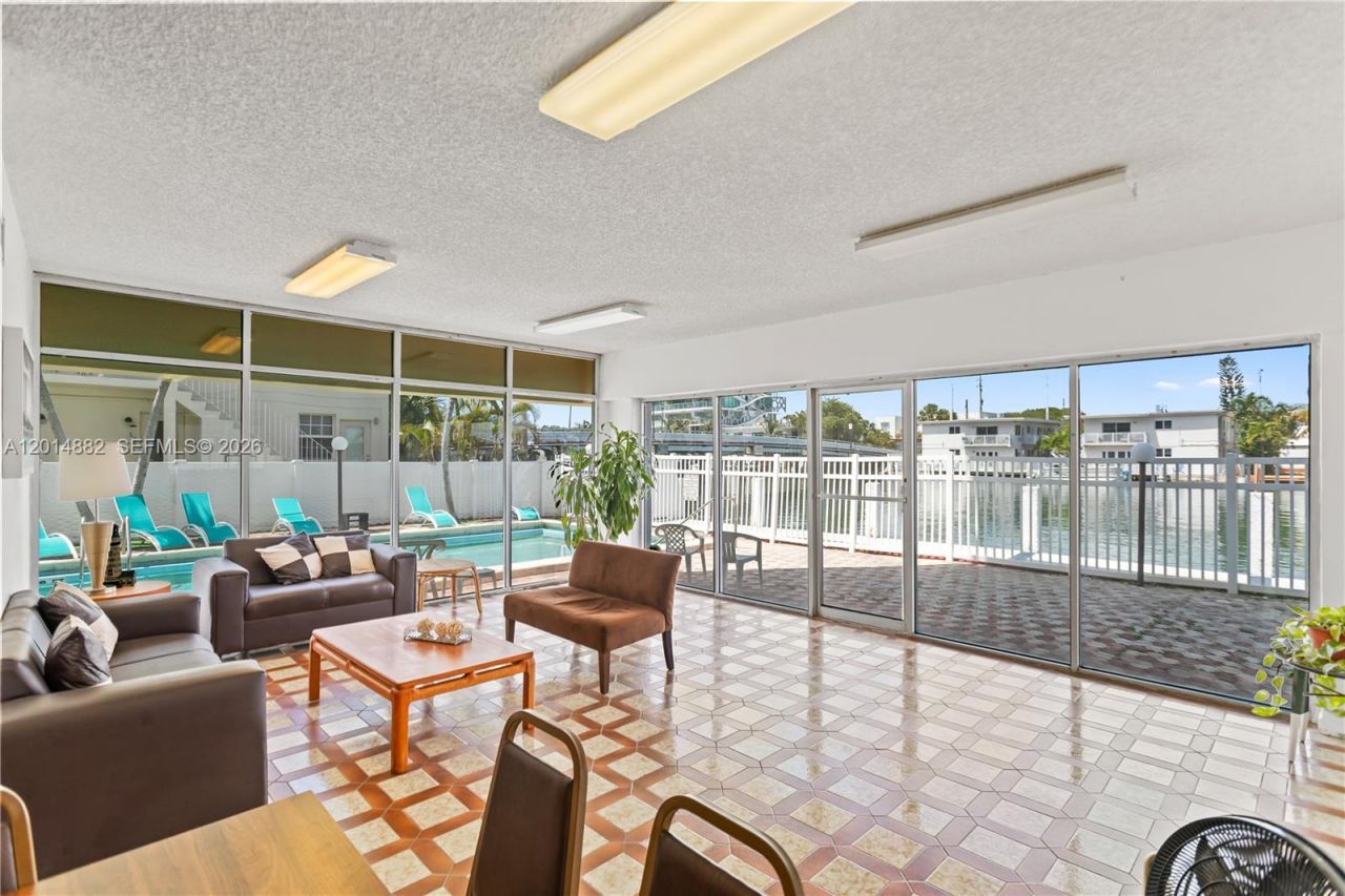 8530 Byron Ave , Unit 302, Miami Beach, FL 33141 Photo