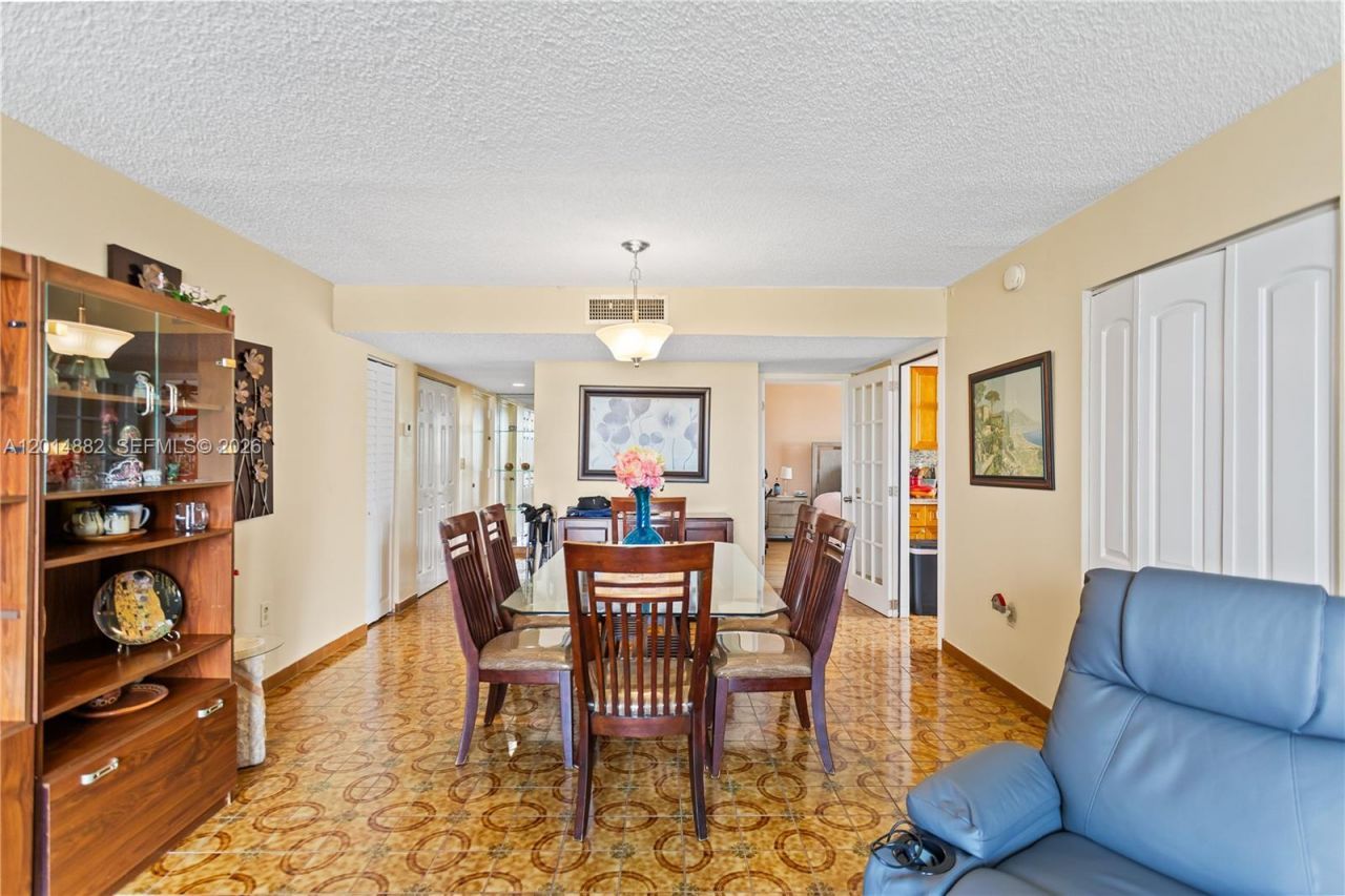 8530 Byron Ave, Unit 302, Miami Beach, FL 33141 Photo