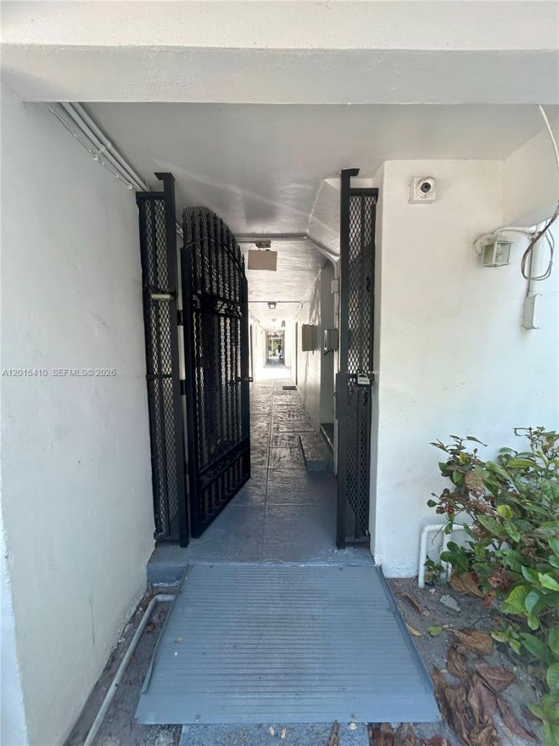 5814 NE 4th Ct, Unit 3, Miami, FL 33137 Photo