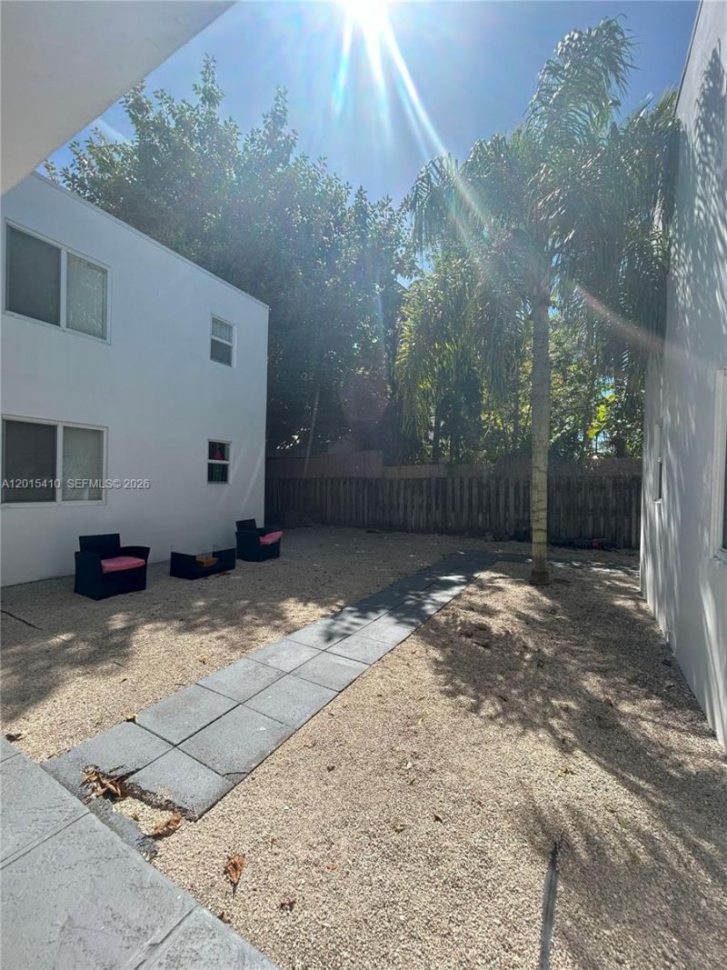 5814 NE 4th Ct, Unit 3, Miami, FL 33137 Photo