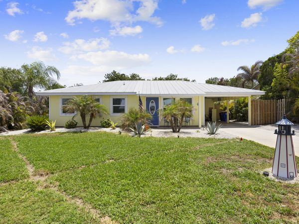 8704 SE Jardin Street, Hobe Sound, FL 33455