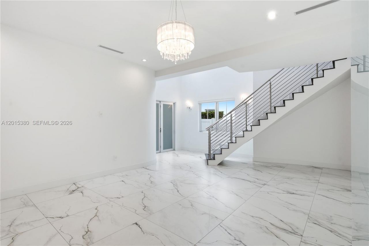 8221 NW 34th Dr, Doral, FL 33122 Photo