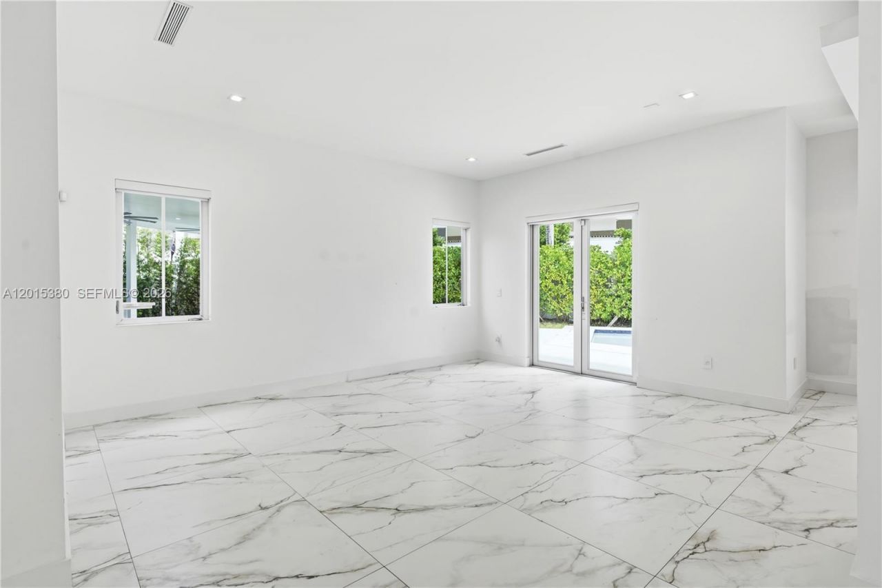 8221 NW 34th Dr, Doral, FL 33122 Photo