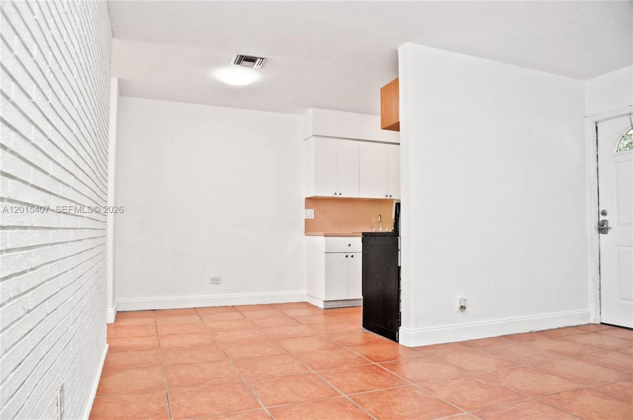 304 SE 9th Ct , Unit 6, Hallandale Beach, FL 33009 Photo
