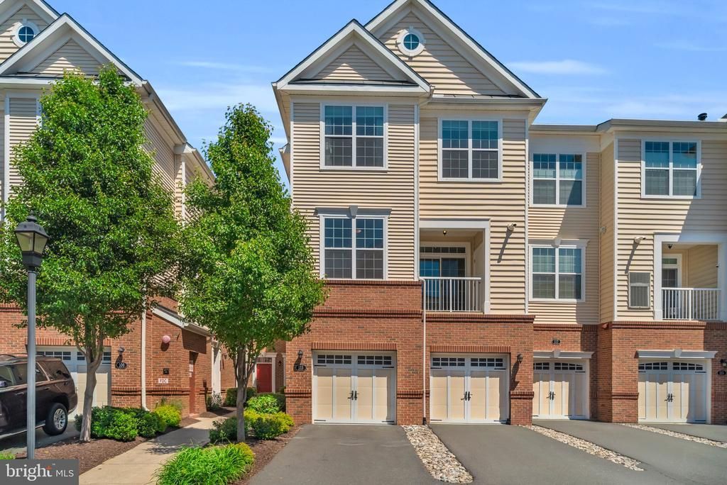 23300 Milltown Knoll Square, Unit 113, Ashburn, VA 20148 Main Photo