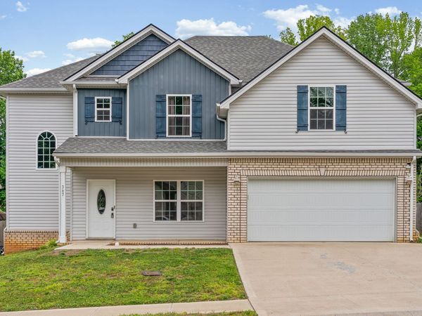 367 Barry Dr, Clarksville, TN 37040