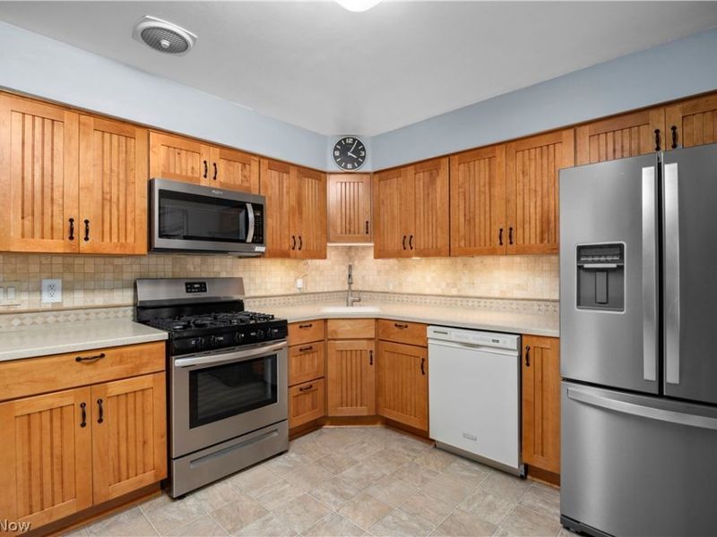 795 Tarry Lane , Amherst, OH 44001 Photo 13
