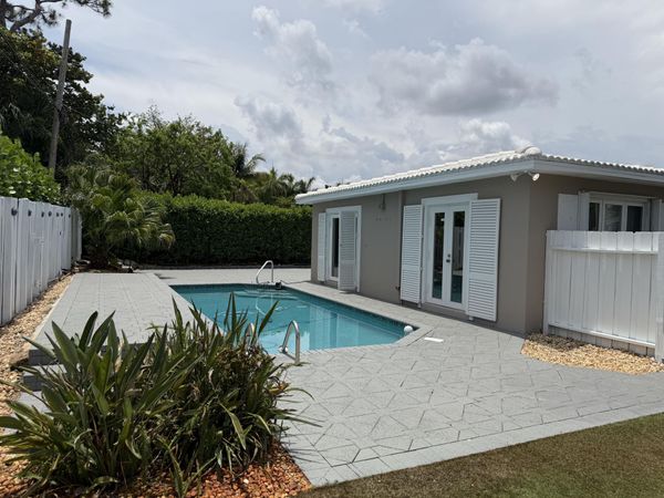 204 S Seacrest Circle, Delray Beach, FL 33444