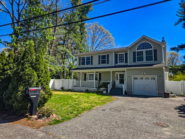 21 Pine Cone Street , Middle Island, NY 11953