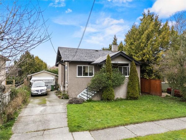 2614 Scott St , Victoria, BC V8R 4H9