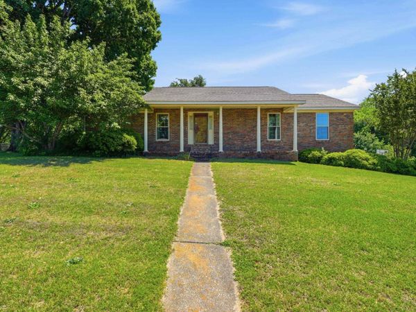 122 Oak Hill Dr, Florence, AL 35633