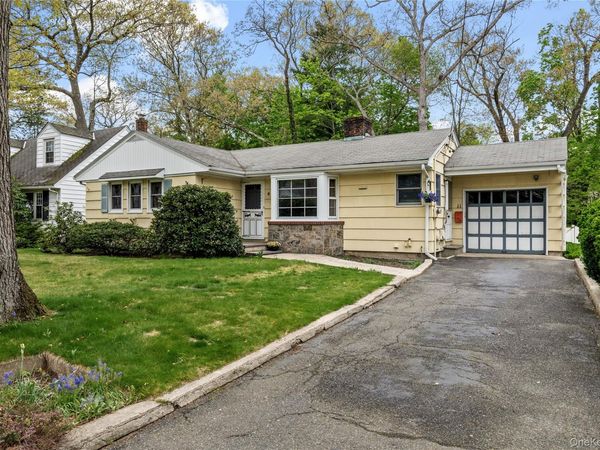 8 Birch Drive , South Huntington, NY 11746