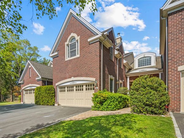 11 Belvedere Court, Manhasset, NY 11030