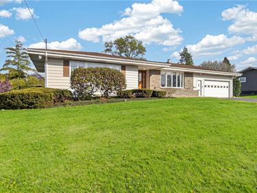 308 Washington Dr, New Hartford, NY 13413