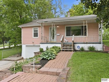 2627 N 70 Street , Omaha, NE 68104