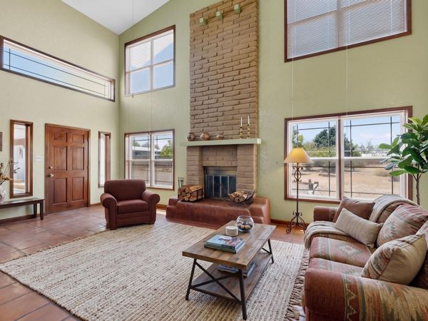 257 Sunnyslope Street SW, Albuquerque, NM 87105
